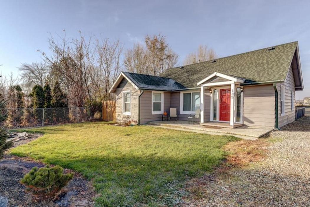 Morningstar Cottage: Pet-Friendly Retreat with RV Space near Snake River Eagle Exterior photo